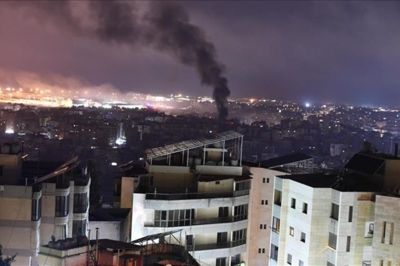 Pasukan Israel melancarkan serangan udara Senin (30/9/2024) pagi di area Kola, Beirut, menandai serangan pertama di dalam ibu kota Lebanon sejak konflik dengan Hizbullah dimulai pada Oktober tahun lalu. /ANTARA/Anadolu/py