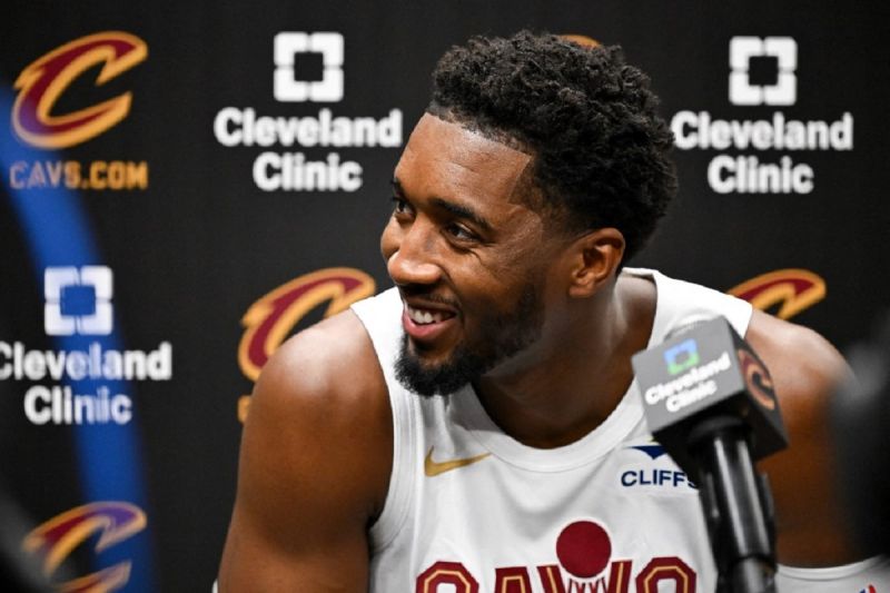 Pemain Cleveland Cavaliers, Donovan Mitchell, saat memberikan keterangan kepada media. ANTARA/AFP/NICK CAMMETT