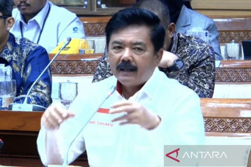 Arsip foto - Menko Polhukam Hadi Tjahjanto rapat kerja bersama Komisi I DPR RI di Kompleks Parlemen, Jakarta, Senin (23/9/2024). ANTARA/HO-DPR
