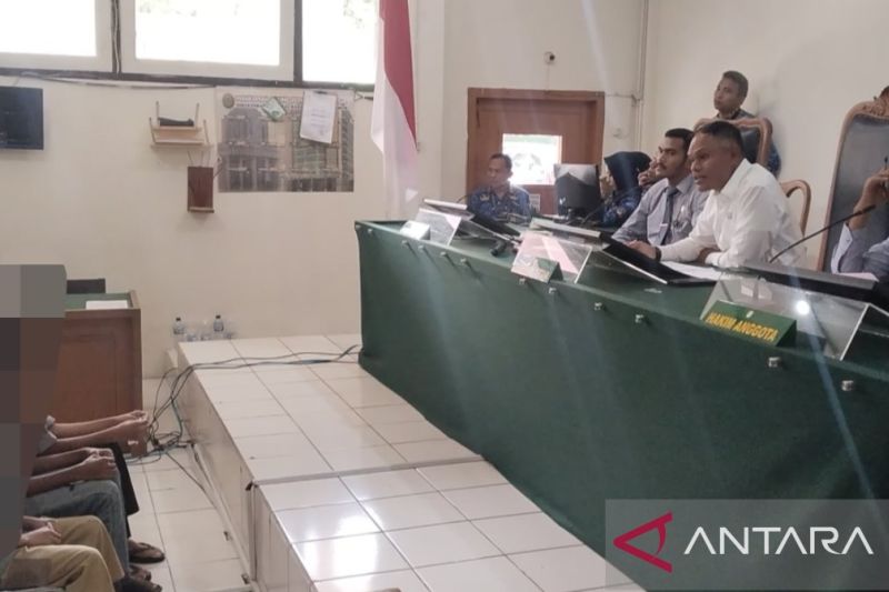 Pengadilan Negeri (PN) Klas I A Palembang, Sumatera Selatan menggelar sidang perdana empat bocah tersangka yang terlibat pembunuhan terhadap seorang siswi SMP di Kota Palembang pada 31 Agustus 2024. (ANTARA/ M Imam Pramana)