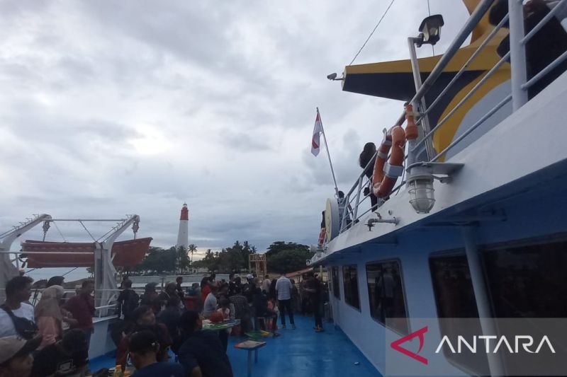 Ilustrasi, Penumpang kapal laut dari Pelabuhan Tanjung Api-Api Provinsi Sumatera Selatan menuju Pelabuhan Tanjung Kalian Provinsi Kepulauan Bangka Belitung (ANTARA/Aprionis)