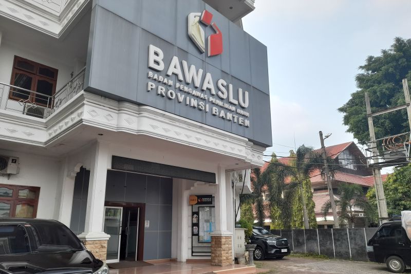 Kantor Bawaslu Banten, di Kota Serang, Banten, Rabu (2/10/2024). (ANTARA/Desi Purnama Sari)