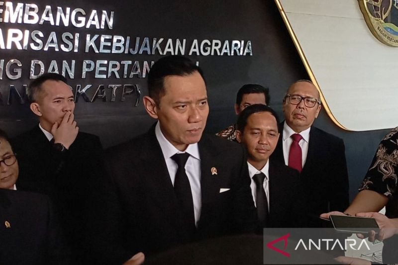 Menteri ATR/BPN Agus Harimurti Yudhoyono alias AHY di Pusat Pengembangan Sumber Daya Manusia (PPSDM), Gunungputri, Kabupaten Bogor, Jawa Barat, Rabu (2/10/2024). (ANTARA/M Fikri Setiawan)