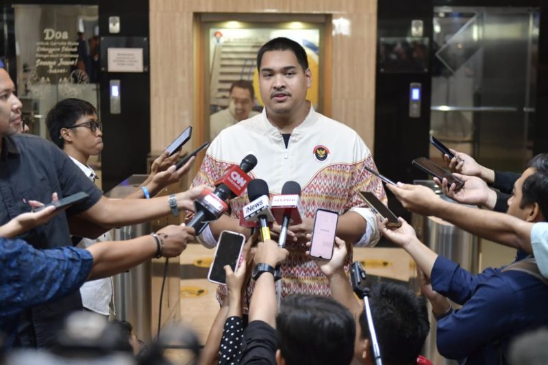 Menteri Pemuda dan Olahraga Dito Ariotedjo memberikan keterangan kepada awak media setelah acara Penghargaan Insan Olahraga Berprestasi 2024 di Kantor Kemenpora, Jakarta, Rabu (2/10/2024). (ANTARA/HO-Humas Kemenpora/Bagus)