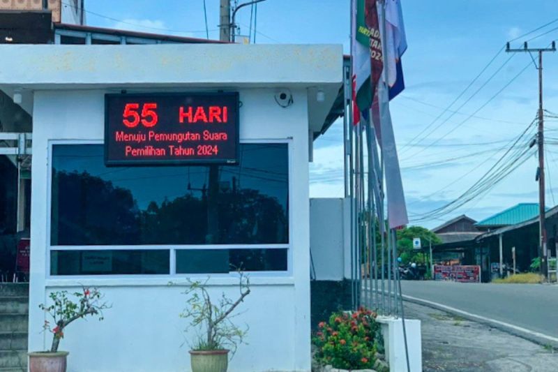 Papan peringatan waktu pemungutan suara Pilkada milik KPU Kabupaten Natuna (ANTARA/HO-KPU Natuna)