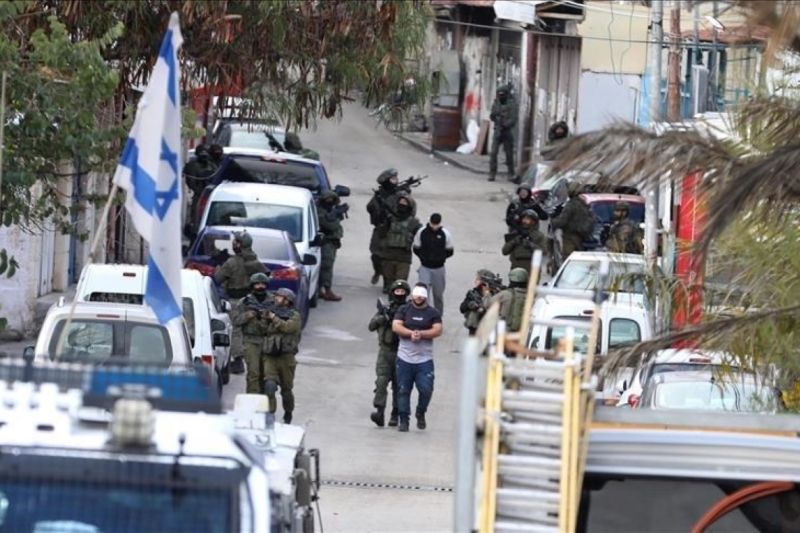 Tentara Israel pada Rabu (2/10/2024) malam mengusir tiga keluarga Palestina di Jenin, wilayah pendudukan Tepi Barat, dan menjadikan rumah mereka barak militer. (ANTARA/Anadolu/py)