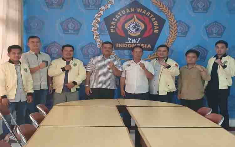 PWI Kalteng menerima kunjungan panitia daerah pelaksanaan Kongres Nasional XIX Pemuda Katolik di Palangka Raya.(FOTO: Istimewa)