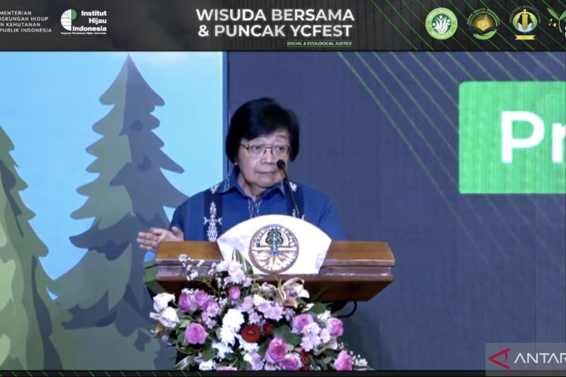 Environment and Forestry Minister Siti Nurbaya Bakar at the Youth Conservation Fest 2024 event, which was followed online on Thursday (October 3, 2024). (ANTARA/Prisca Triferna)