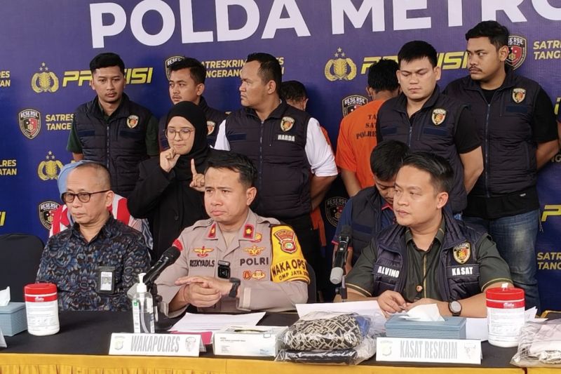 Wakapolres Tangerang Selatan, Kompol Rizkyadi Saputro saat konferensi pers di Polres Tangerang Selatan, Kamis (3/10/2024). ANTARA/HO-Humas Polres Tangerang Selatan