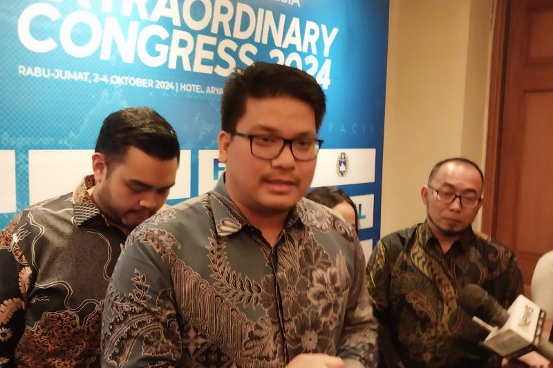 Ketua Umum Federasi Futsal Indonesia (FFI) Michael Victor Sianipar yang baru terpilih untuk periode 2024 - 2028 menjawab pertanyaan awak media setelah kongres luar biasa FFI di Jakarta, Kamis (3/10/2024). (ANTARA/Aloysius Lewokeda)