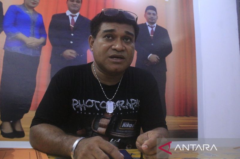 Ketua KPU Kabupate Jayapura Efra J Tunya (ANTARA/Yudhi Efendi)