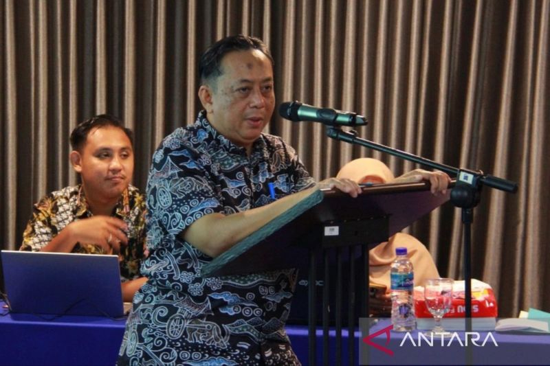 Kepala Disnakertrans Kaltim Rozani Erawadi. (ANTARA/HO-Disnakertrans Kaltim)