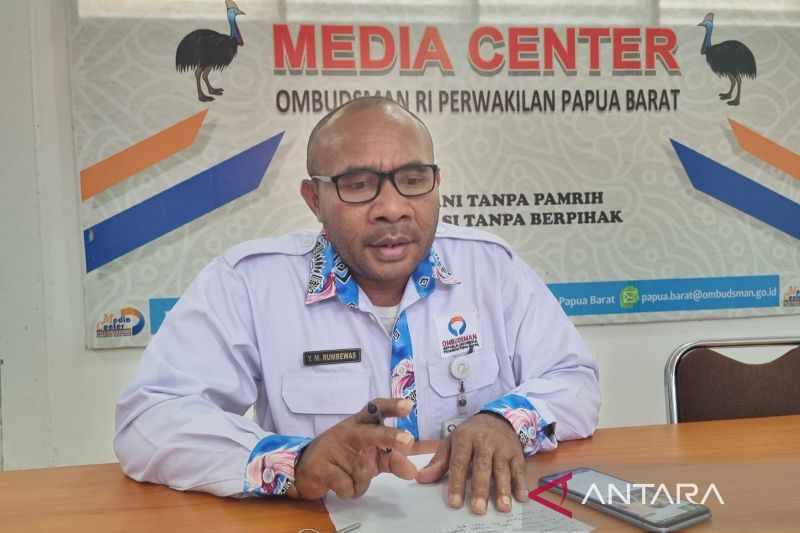 Pjs Kepala Ombudsman Papua Barat Yules M Rumbewas (ANTARA/Ali Nur Ichsan)