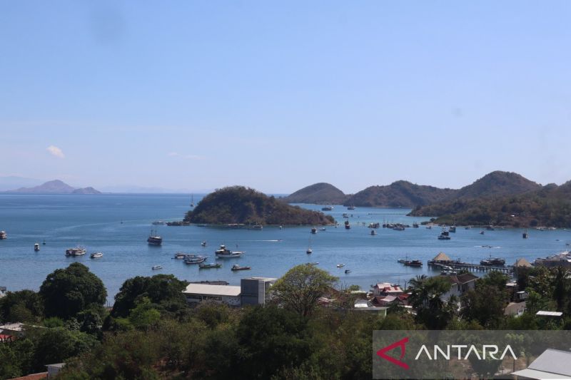 Ilustrasi - Perairan Labuan Bajo terpantau dari Puncak Waringin Labuan Bajo, Kabupaten Manggarai Barat, Nusa Tenggara Timur (NTT). ANTARA/Gecio Viana