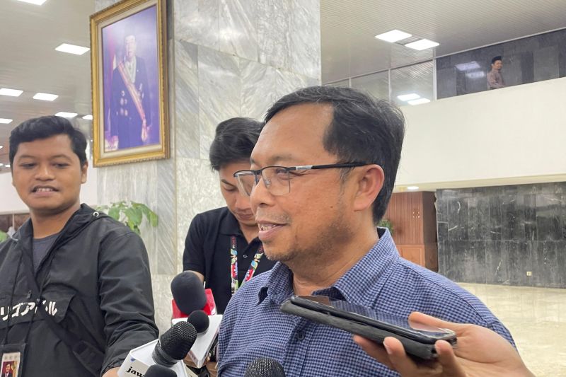 Ketua DPP Partai Demokrat Herman Khaeron di Kompleks Parlemen, Senayan, Jakarta, Jumat (4/10/2024). ANTARA/Melalusa Susthira K.