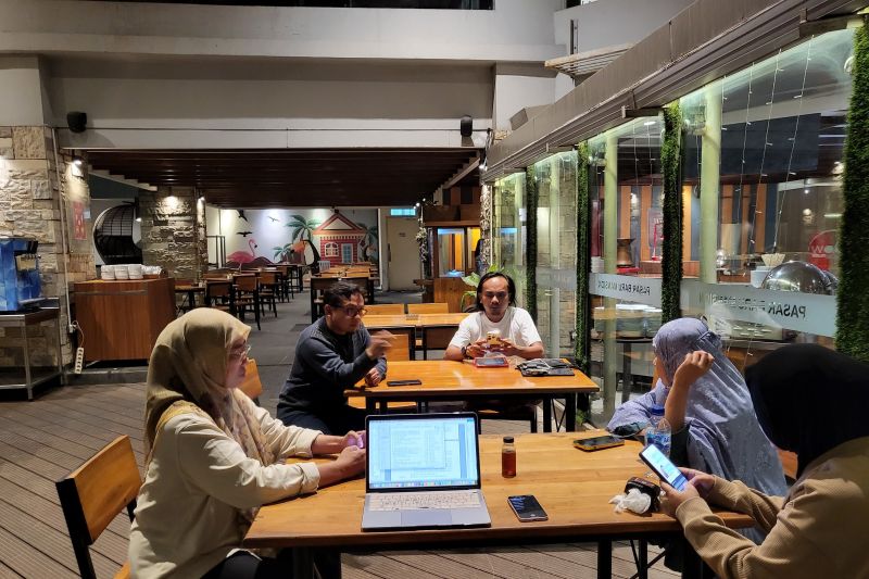 KPU Gorontalo Utara menggelar rapat pleno terkait penetapan kembali pasangan Ridwan Yasin dan Muchsin Badar sebagai salah satu pasangan calon Bupati dan Wakil Bupati Gorontalo Utara pada Pilkada 2024. Rapat pleno tersebut digelar di Jakarta, Jumat (4/10/2024) malam. ANTARA/HO-KPU Gorontalo Utara