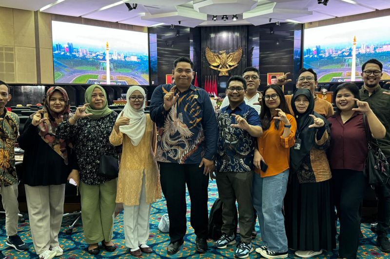 Anggota DPRD DKI Jakarta menghadiri rapat paripurna di Jakarta, Sabtu (5/10_2024). ANTARA/HO-KI DKI