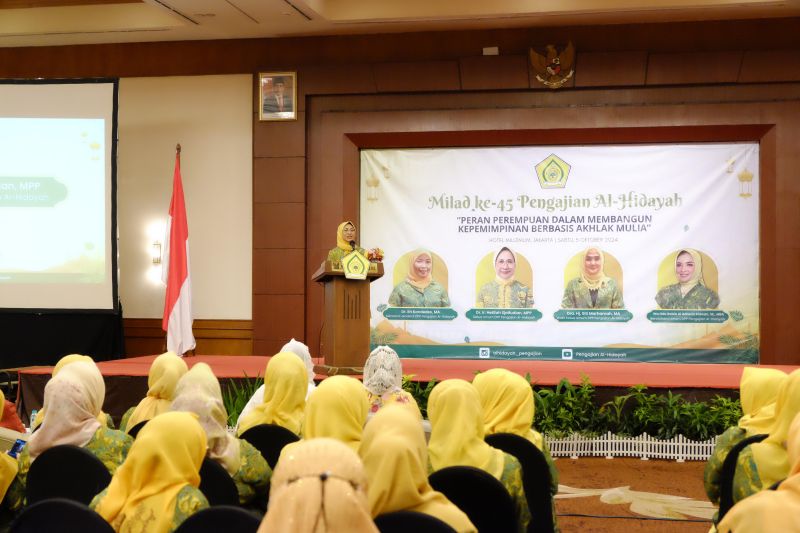 Ketua Umum DPP Pengajian Al-Hidayah Hetifah Sjaifudian saat memberikan sambutan dalam acara puncak peringatan Milad Ke-45 Pengajian Al-Hidayah, Jakarta, Sabtu (5/10/2024). ANTARA/HO-DPP Pengajian Al-Hidayah