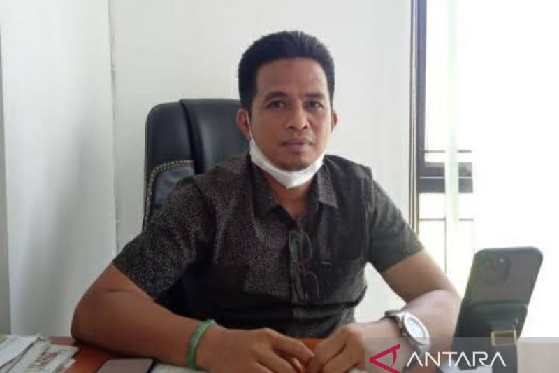Kepala Dinas Pertanian Tanaman Pangan Hortikuktura dan Peternakan Pesisir Selatan, Madrianto. (ANTARA/Teddy Setiawan)