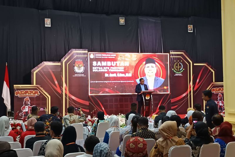 Ketua KPU Provinsi Sultra Asril saat membawakan sambutan di Penyuluhan hukum Pilkada di Baubau. (ANTARA/HO-KPU Sultra)