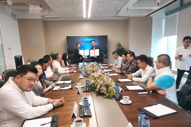Arsip - PTGreen Power Group Tbk (LABA) menandatangani kerja sama dengan PT Green City Traffic (ECGO) dengan menargetkan suplai 31.000 baterai motor listrik hingga akhir 2024. ANTARA/HO-LABA