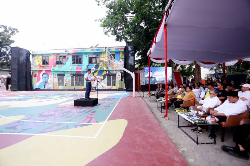 Komandan Kodim 0506 Tangerang Letkol Inf Ary Sutrisno saat peresmian Ahmad Yani Basketball Park, Minggu (6/10). ANTARA/Irfan