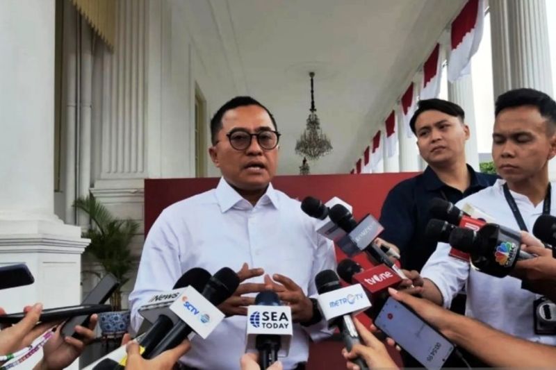 Arsip foto - Deputi Bidang Protokol, Pers, dan Media Sekretariat Presiden Yusuf Permana saat menyampaikan keterangan di kompleks Istana Kepresidenan RI, Jakarta, Kamis (8/8/2024). ANTARA/Mentari Dwi Gayati.