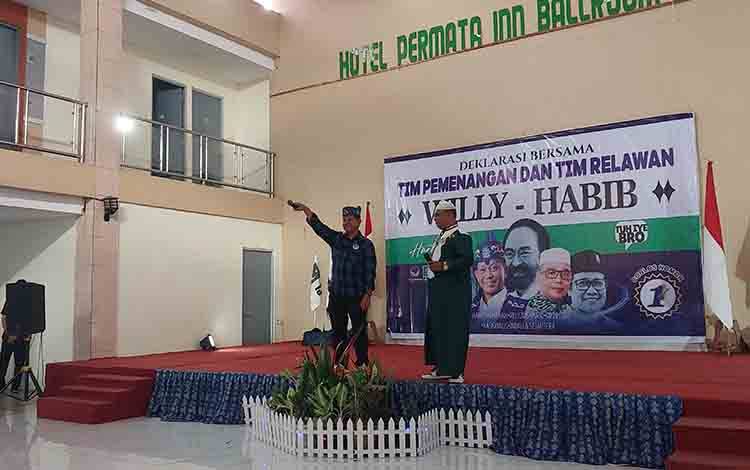 Paslon Willy M Yoseph dan Habib Ismail Bin Yahya saat acara deklarasi Tim Pemenangan dan Relawan Kapuas, Minggu sore, 6 Oktober 2024. (FOTO: DODI)
