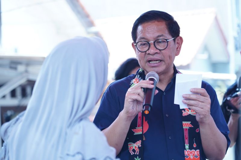 Calon Gubernur DKI Jakarta nomor urut 3, Pramono Anung belanja masalah warga di Meruya Selatan, Jakarta, Selasa (8/10/2024) ANTARA/HO-Tim Pemenangan Pramono Anung-Rano Karno