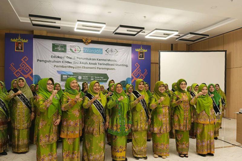 Anggota Muslimat NU saat berfoto bersama usai sosialisasi bahaya kental manis pengganti susu untuk anak dan balita. (ANTARA/HO-Muslimat NU)