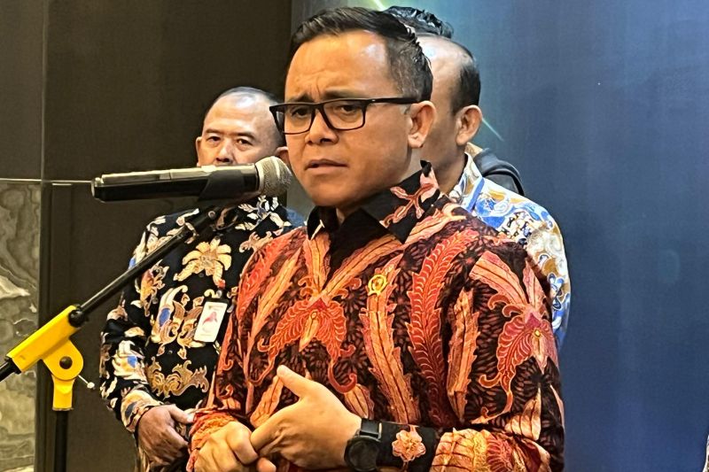Menteri PANRB Abdullah Azwar Anas saat memberikan keterangan kepada awak media usai Gebyar Pelayanan Prima di Jakarta, Selasa (8/10/2024). ANTARA/Narda Margaretha Sinambela