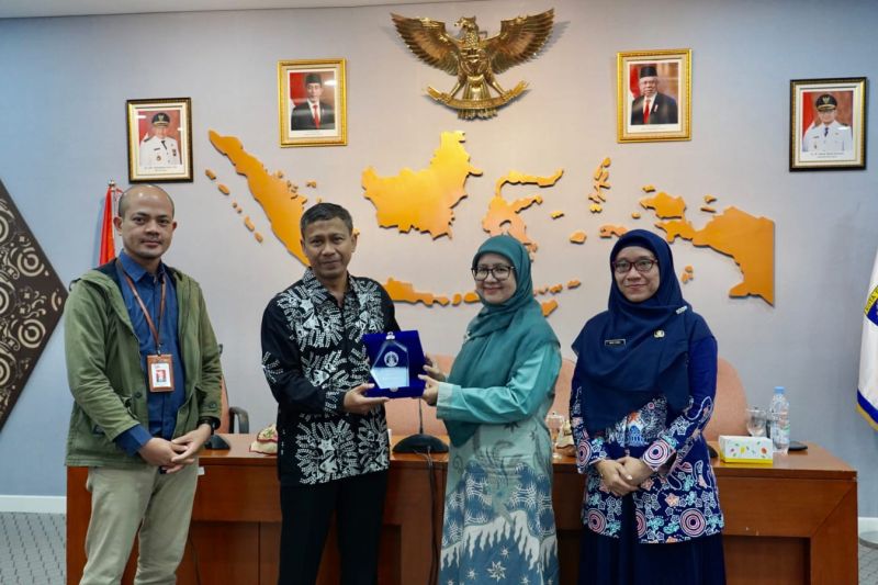 Pusat Ekonomi dan Bisnis Syariah (PEBS) Fakultas Ekonomi dan Bisnis (FEB) Universitas Indonesia (UI) menyelenggarakan program Gerakan Sosial Pintar Kelola Uang (Pialang) di Depok, Jawa Barat. (ANTARA/ Foto: Istimewa)