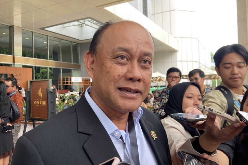 Kepala Badan Gizi Nasional Dadan Hindayana menjawab pertanyaan wartawan saat ditemui usai kegiatan BNI Investor Daily Summit 2024, di Jakarta, Selasa (8/10/2024). ANTARA/Imamatul Silfia