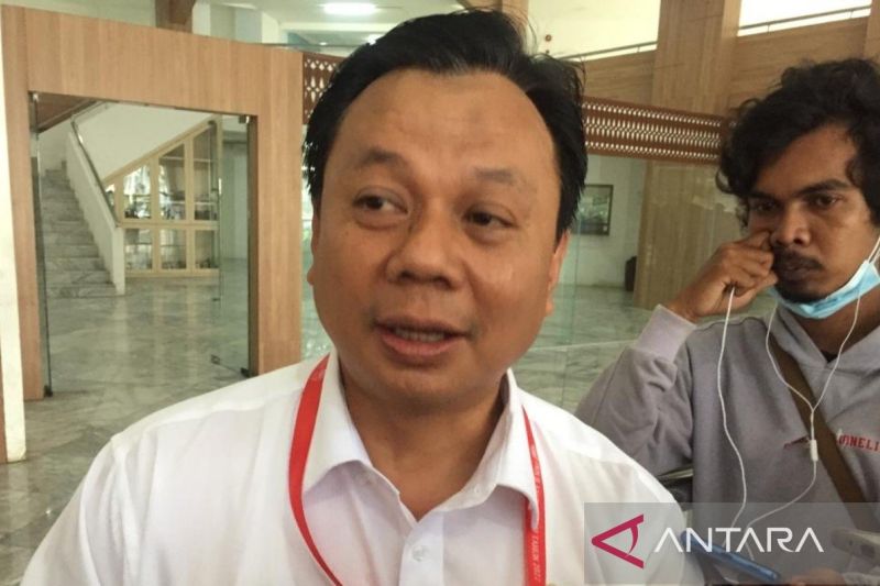 Kepala Dinas Penanaman Modal dan Pelayanan Terpadu Satu Pintu (DPMPTSP) Kabupaten Bogor Irwan Purnawan. (ANTARA/M Fikri Setiawan)