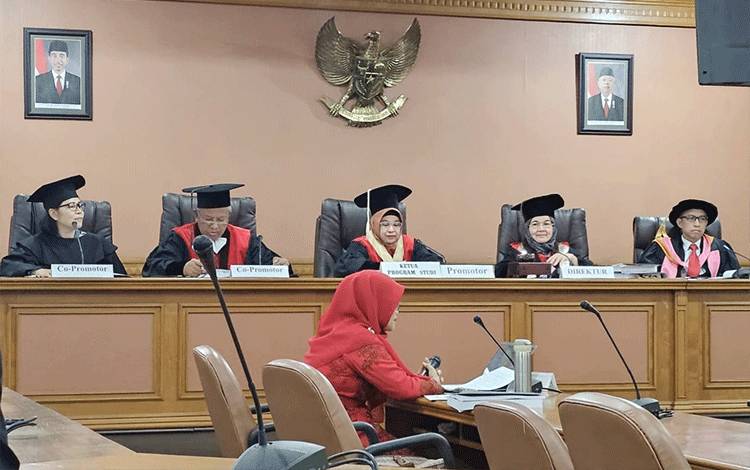 Sidang Disertasi Doktoral Program by Riset Program Studi S3 Pengelolaan Sumberdaya Alam dan Lingkungan, Sekolah Pascasarjana, Universitas Sumatera Utara atau PSL SPs USU yang dipimpin Profesor Rahmawaty.(FOTO: Dokumentasi Prof Rahmawaty untuk Borneonews)