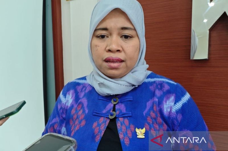 Ketua Komisi Perlindungan Anak Indonesia (KPAI) Ai Maryati Solihah saat memberikan keterangan kepada wartawan di Kantor KPAI, Jakarta Pusat pada Senin (7/10/2024). (ANTARA/Farhan Arda Nugraha)