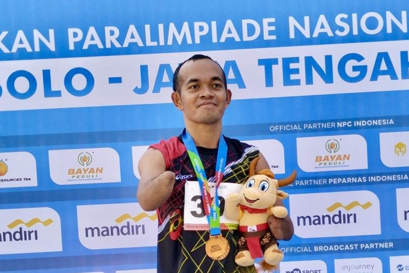 Atlet paralimpik Sito dari Kabupaten Karimun meraih medali perunggu pada Peparnas XVII. (ANTARA/HO-NPC Karimun)