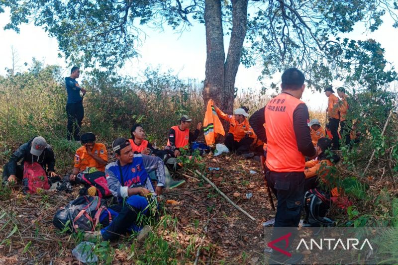 Badan Penanggulangan Bencana Darurat (BPBD) Kota Pagaralam, Sumatera Selatan mengerahkan 35 personel untuk mencari seorang warga Desa Tebat Gunung, Kelurahan Lubuk Buntak, Kecamatan Dempo Selatan yang hilang sejak malam Jumat 4 Oktober 2024. (ANTARA/ HO- BPBD Pagaralam)