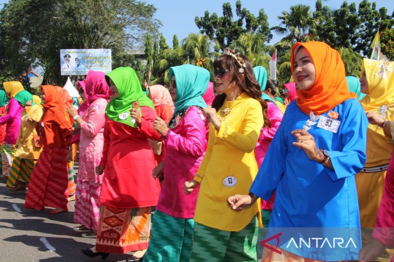 Aktivitas tari jepin di Kota Pontianak (ANTARA/Dedi)