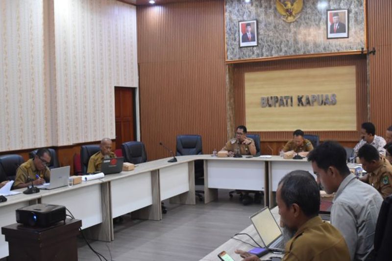 Rapat koordinasi membahas progres pengembangan Shrimp Estate Kabupaten Kapuas di Kuala Kapuas, Selasa (8/10/2024). (ANTARA/HO-Diskominfosantik Kapuas)