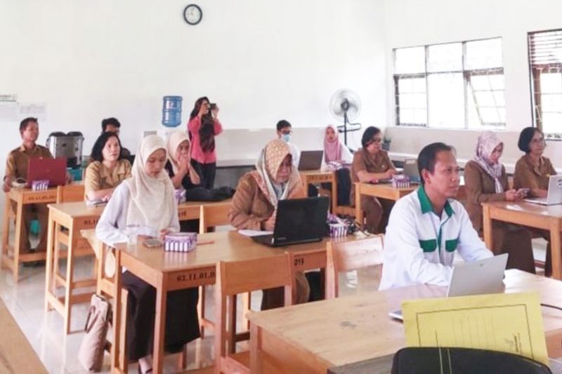 Sejumlah peserta mengikuti peningkatan kapasitas pengelolaan perpustakaan sekolah dan Madrasah oleh Disapustaka Kabupaten Kapuas di Kuala Kapuas, Rabu (9/10/2024). ANTARA/HO-Disarpustaka Kapuas