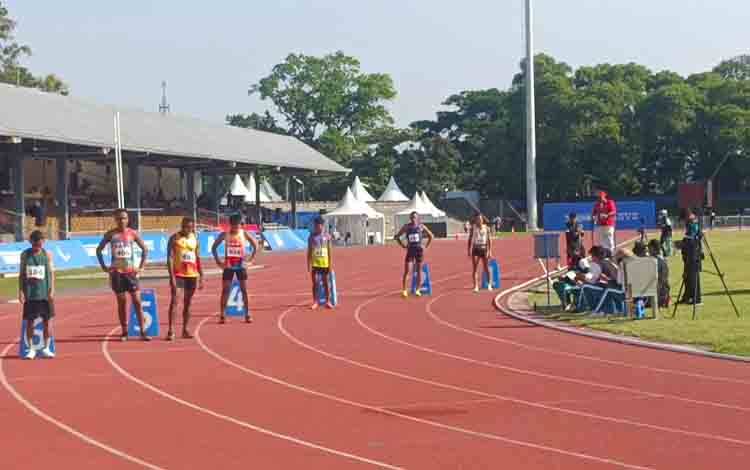 Ambun salah satu para Atletik saat tanding kelas 800 meter (lintasan no 2). (FOTO: RETHA)