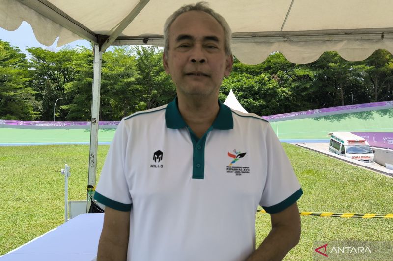 Sekretaris Jenderal PB ISSI Parama Nugroho ketika ditemui di Velodrom Manahan, Solo, Rabu (9/10/2024), di sela pertandingan para-balap sepeda Pekan Paralimpiade Nasional (Peparnas) 2024. (ANTARA/Michael Siahaan)