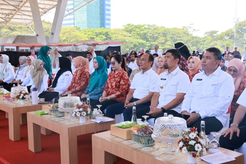 Pj Gubernur Sulawesi Selatan Prof Zudan Arif Fakhrulloh pada Gerakan Makan Telur dan Lomba Mewarnai Dalam Rangka HUT ke-355 Sulsel di Makassar, Rabu (9/10/2024). ANTARA/HO-Humas Pemkot Makassar