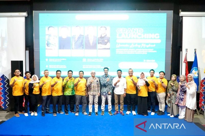 Wakil Rektor I ULM blBidang Akademik Iwan Aflanie bersama para dosen pendamping saat peluncuran Program Wirausaha Merdeka (WMK) 2024 di Banjarmasin. (ANTARA/Firman)