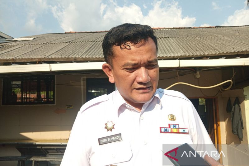 Pj Bupati Majalengka Dedi Supandi saat memberikan keterangan di Majalengka, Jawa Barat. ANTARA/Fathnur Rohman