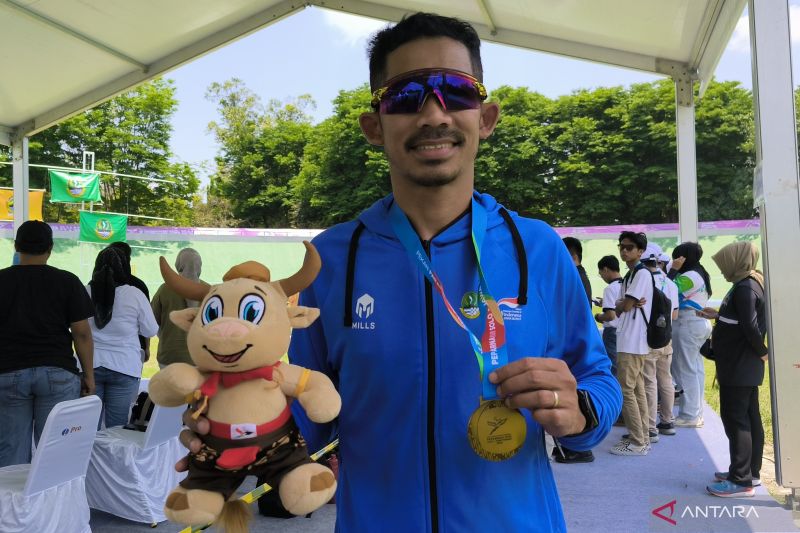 Atlet para-balap sepeda Muhammad Fadli Immammudin meraih medali emas elite track ranking omnium C4 putra Peparnas 2024, di Velodrom Manahan, Solo, Rabu (9/10/2024). (ANTARA/Michael Siahaan)