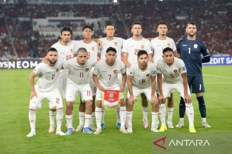 Arsip foto - Pesepak bola Timnas Indonesia berfoto sebelum melawan Timnas Australia dalam pertandingan Grup C putaran ketiga Kualifikasi Piala Dunia 2026 Zona Asia di Stadion Utama Gelora Bung Karno, Senayan, Jakarta, Selasa (10/9/2024). ANTARA FOTO/Hafidz Mubarak A/sgd/tom/am.
