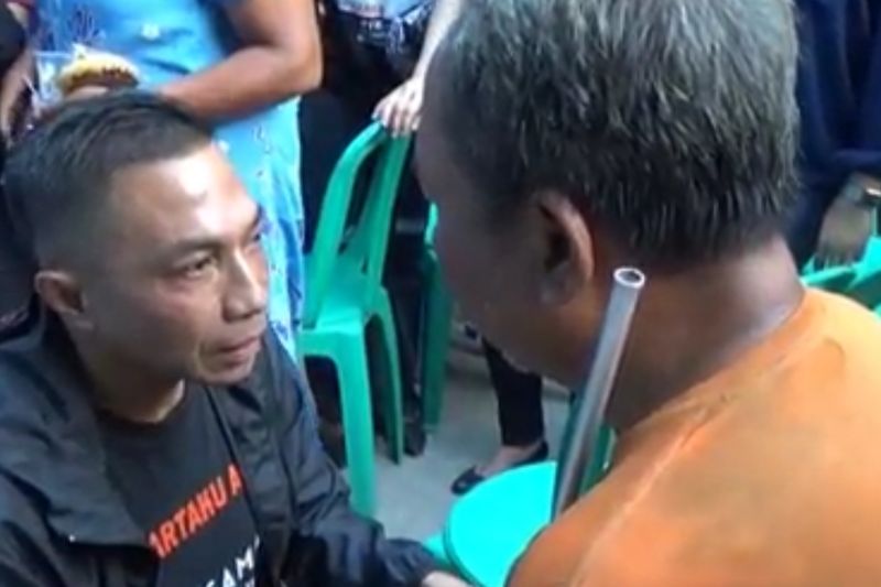 Calon Gubernur DKI Nomor Urut 2 Dharma Pongrekun berkomunikasi dengan warga saat kampanye di Tanah Merah, Kelapa Gading, Jakarta Utara, pada Rabu. ANTARA/HO-Dokumentasi Pribadi