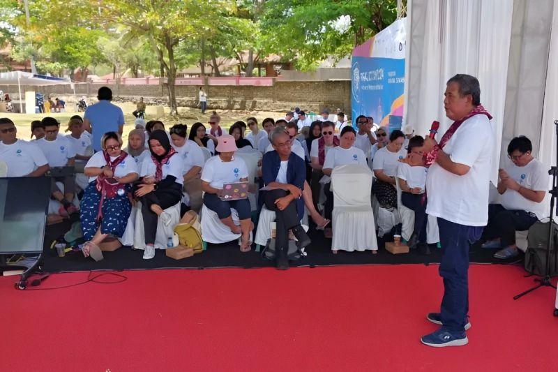 Kepala Diskominfo Santik Sulteng Sudaryano Lamangkona saat menjadi narasumber dalam kegiatan Rural ICT Camp 2024 yang berlangsung di Ujung Genteng, Ciracap, Sukabumi, Jawa Barat, Senin (7/10/2024). (ANTARA/HO-Dokumentasi Pribadi)